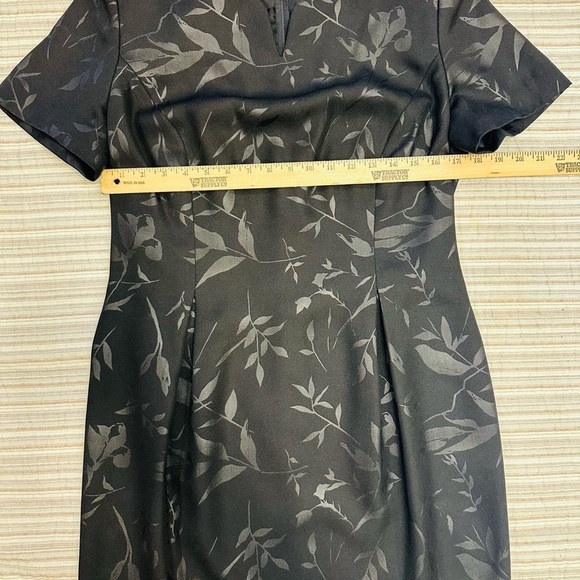 Maggy London Black Floral Sheath Dress, Size 12 - Picture 4 of 11